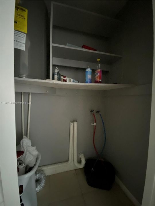 For Rent: $2,060 (2 beds, 1 baths, 1674 Square Feet)