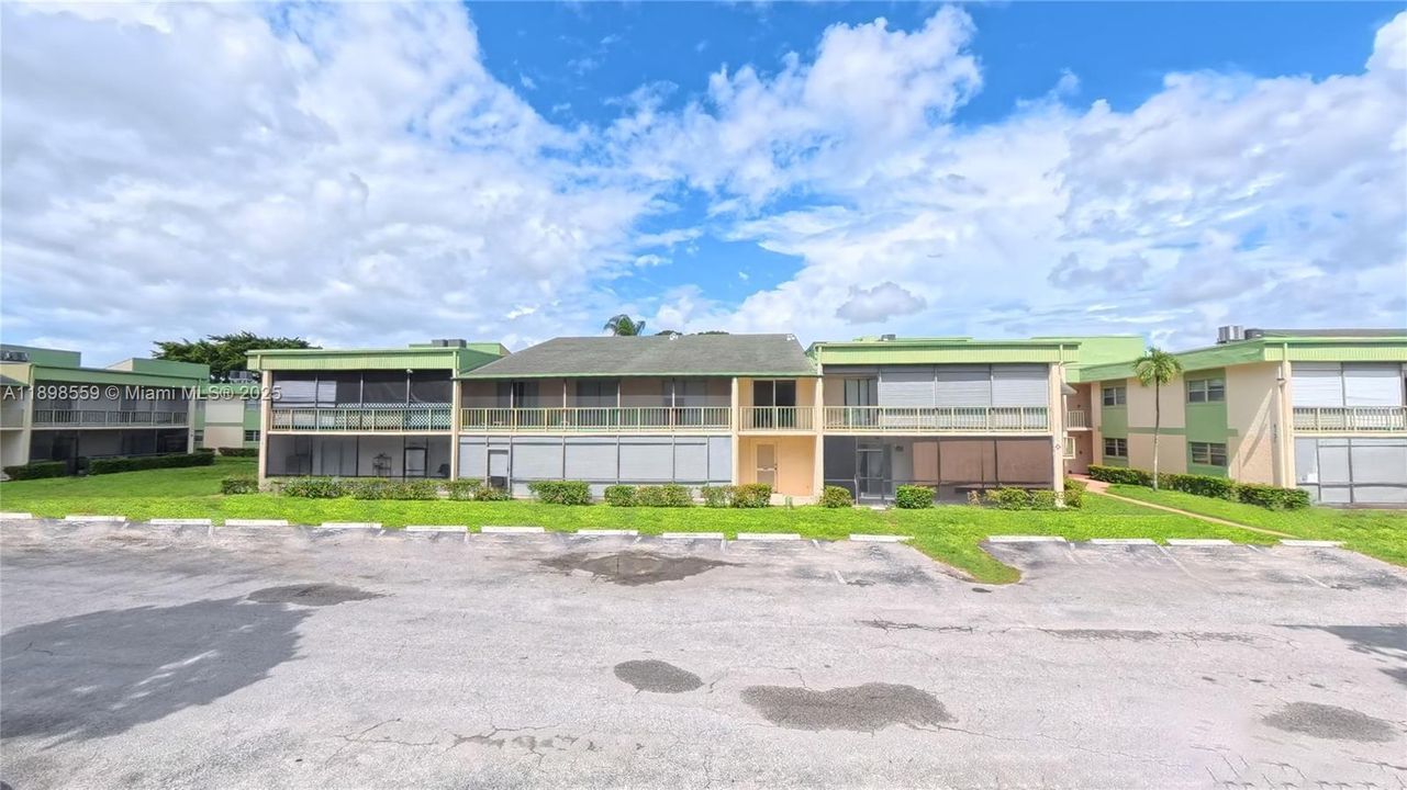 For Sale: $134,900 (2 beds, 2 baths, 1085 Square Feet)