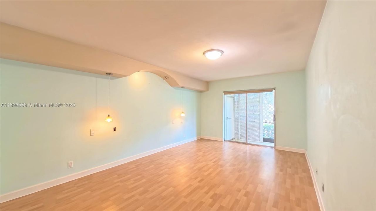 For Sale: $134,900 (2 beds, 2 baths, 1085 Square Feet)