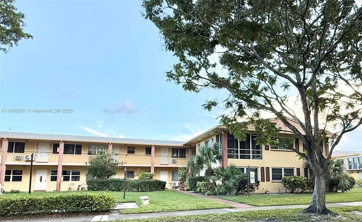 For Sale: $185,000 (2 beds, 1 baths, 850 Square Feet)