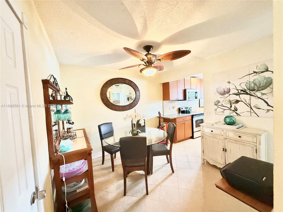 For Sale: $185,000 (2 beds, 1 baths, 850 Square Feet)