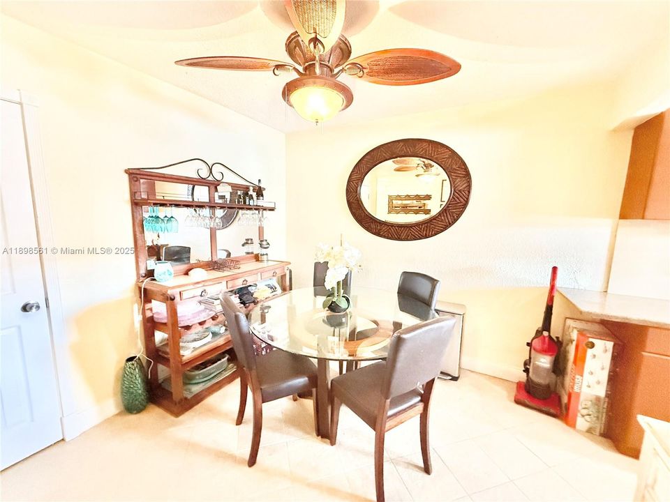 For Sale: $185,000 (2 beds, 1 baths, 850 Square Feet)