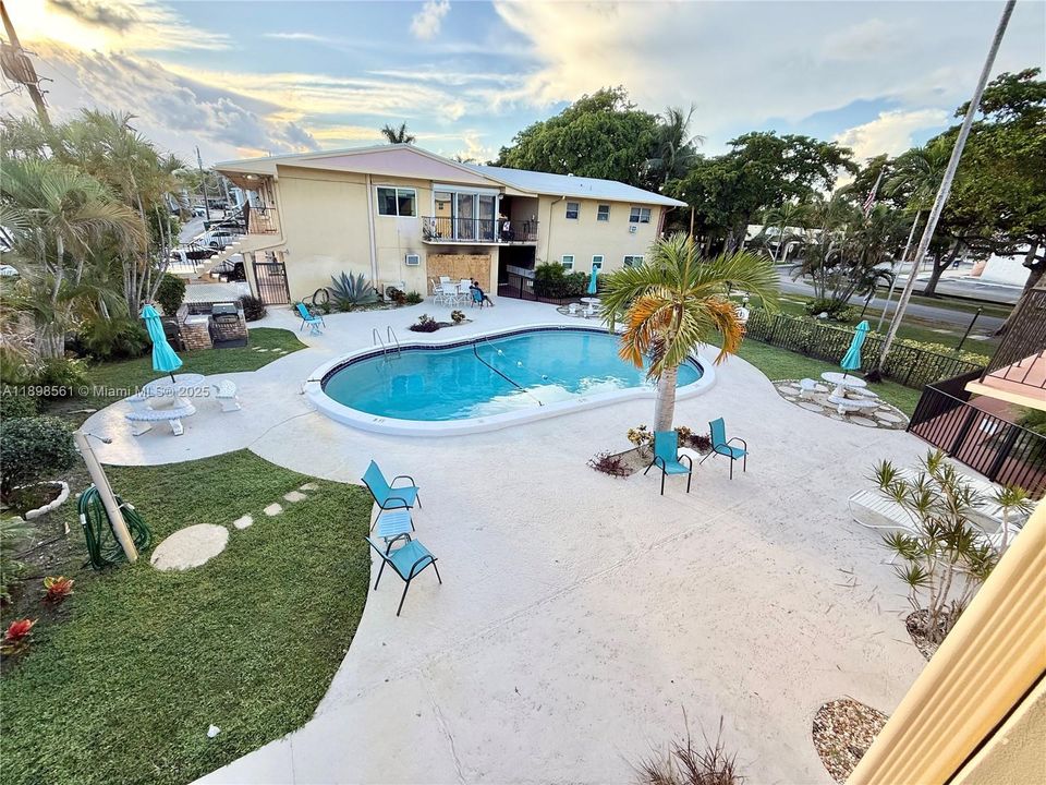 For Sale: $185,000 (2 beds, 1 baths, 850 Square Feet)