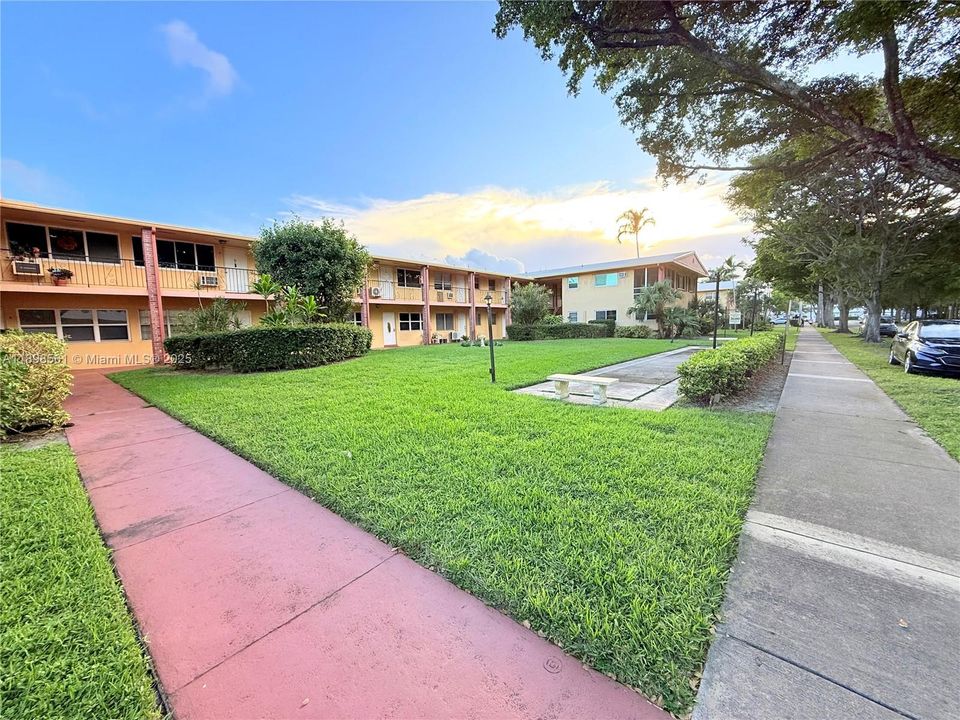 For Sale: $185,000 (2 beds, 1 baths, 850 Square Feet)