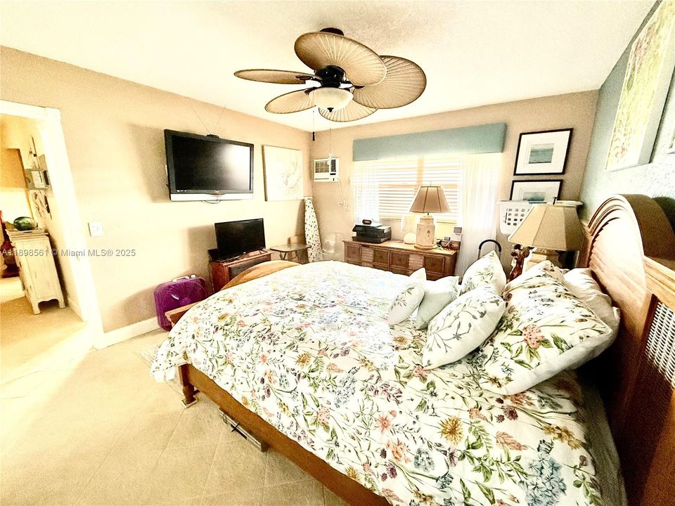 For Sale: $185,000 (2 beds, 1 baths, 850 Square Feet)