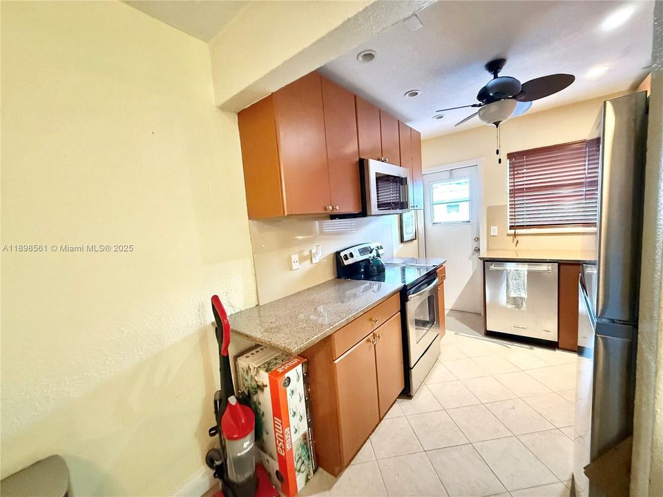 For Sale: $185,000 (2 beds, 1 baths, 850 Square Feet)