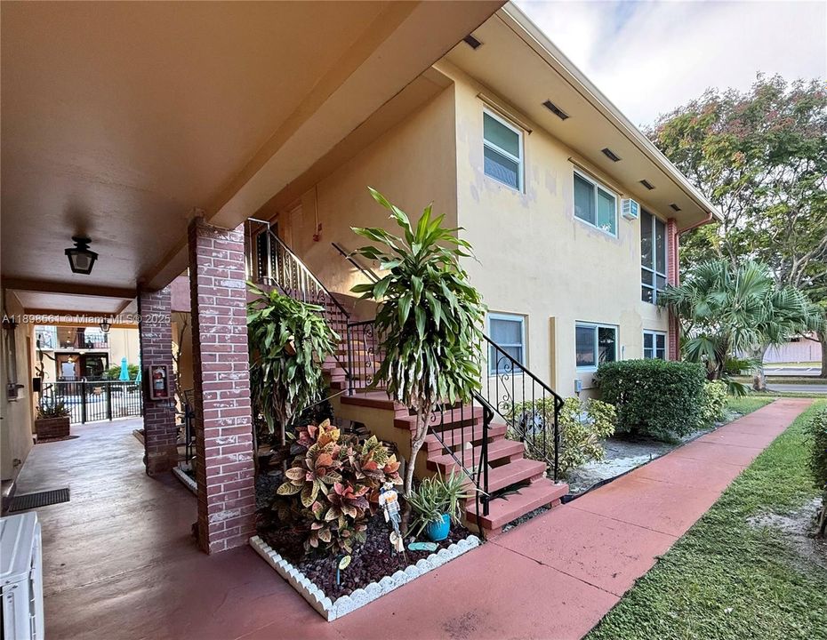 For Sale: $185,000 (2 beds, 1 baths, 850 Square Feet)