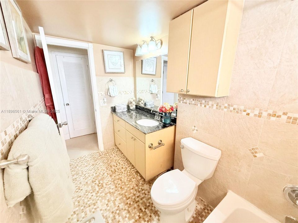 For Sale: $185,000 (2 beds, 1 baths, 850 Square Feet)