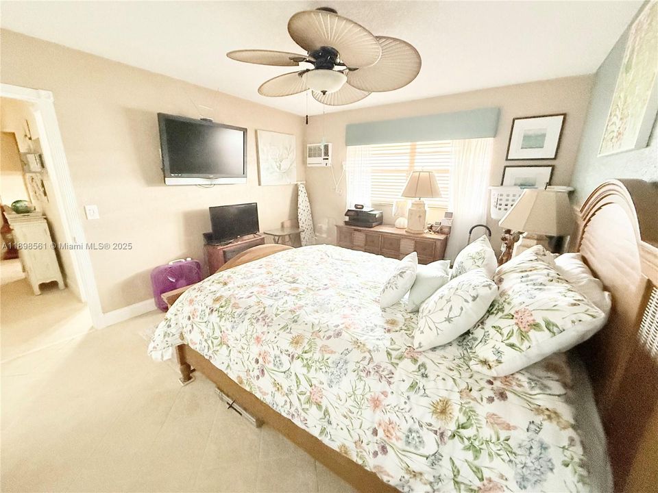 For Sale: $185,000 (2 beds, 1 baths, 850 Square Feet)