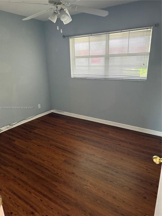 For Rent: $2,300 (2 beds, 1 baths, 890 Square Feet)