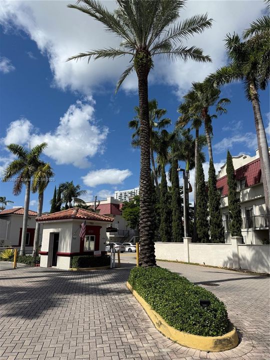 For Rent: $2,300 (2 beds, 1 baths, 890 Square Feet)