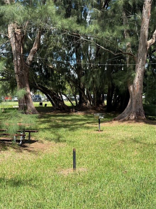 For Rent: $2,300 (2 beds, 1 baths, 890 Square Feet)