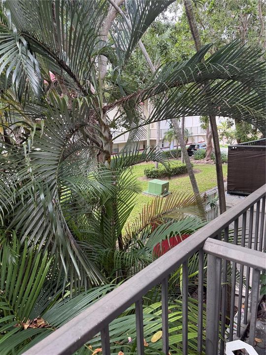 For Rent: $2,300 (2 beds, 1 baths, 890 Square Feet)