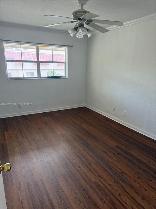 For Rent: $2,300 (2 beds, 1 baths, 890 Square Feet)