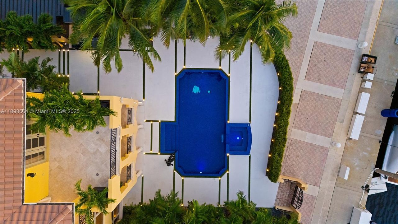 En Venta: $7,450,000 (5 camas, 6 baños, 7202 Pies cuadrados)