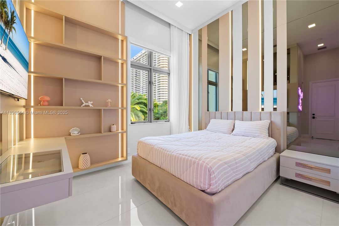 En Venta: $7,450,000 (5 camas, 6 baños, 7202 Pies cuadrados)