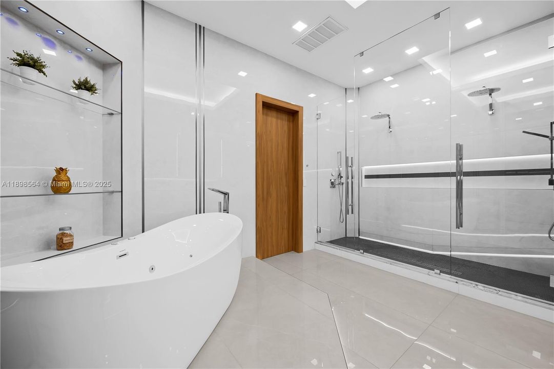 En Venta: $7,450,000 (5 camas, 6 baños, 7202 Pies cuadrados)