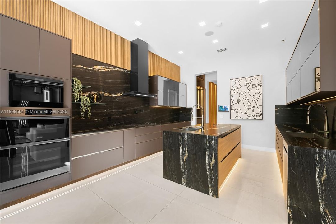 En Venta: $7,450,000 (5 camas, 6 baños, 7202 Pies cuadrados)