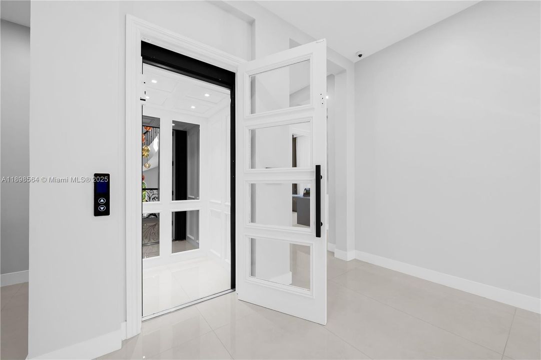 En Venta: $7,450,000 (5 camas, 6 baños, 7202 Pies cuadrados)