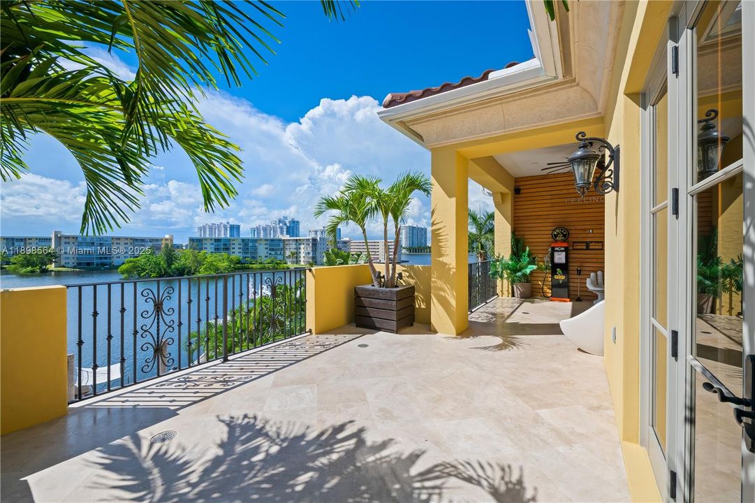 En Venta: $7,450,000 (5 camas, 6 baños, 7202 Pies cuadrados)