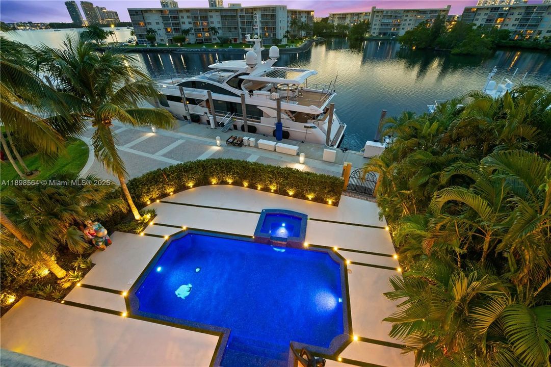 En Venta: $7,450,000 (5 camas, 6 baños, 7202 Pies cuadrados)