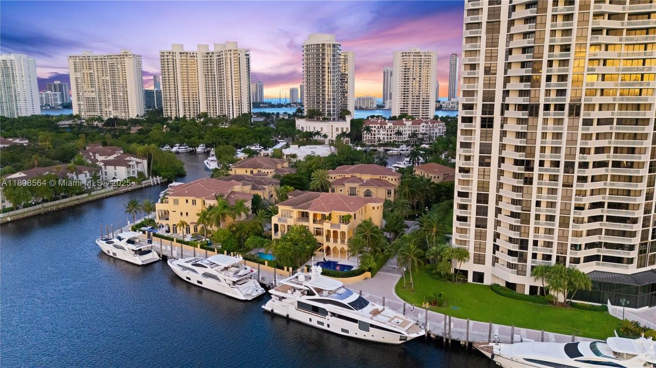 En Venta: $7,450,000 (5 camas, 6 baños, 7202 Pies cuadrados)