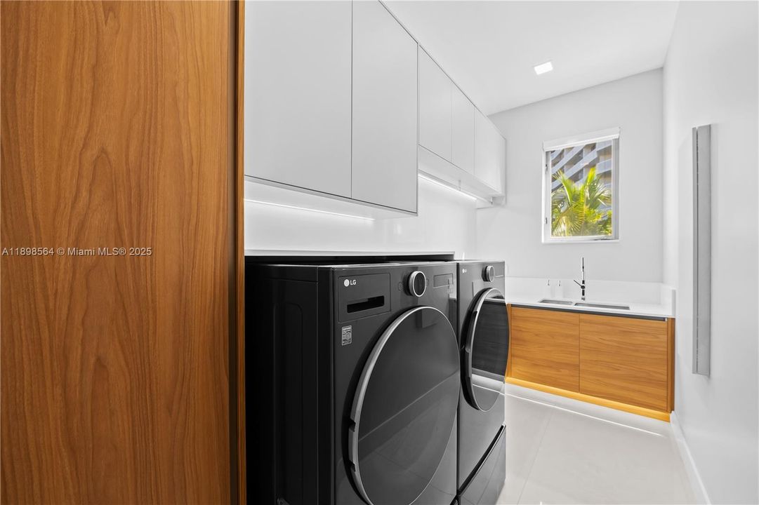 En Venta: $7,450,000 (5 camas, 6 baños, 7202 Pies cuadrados)