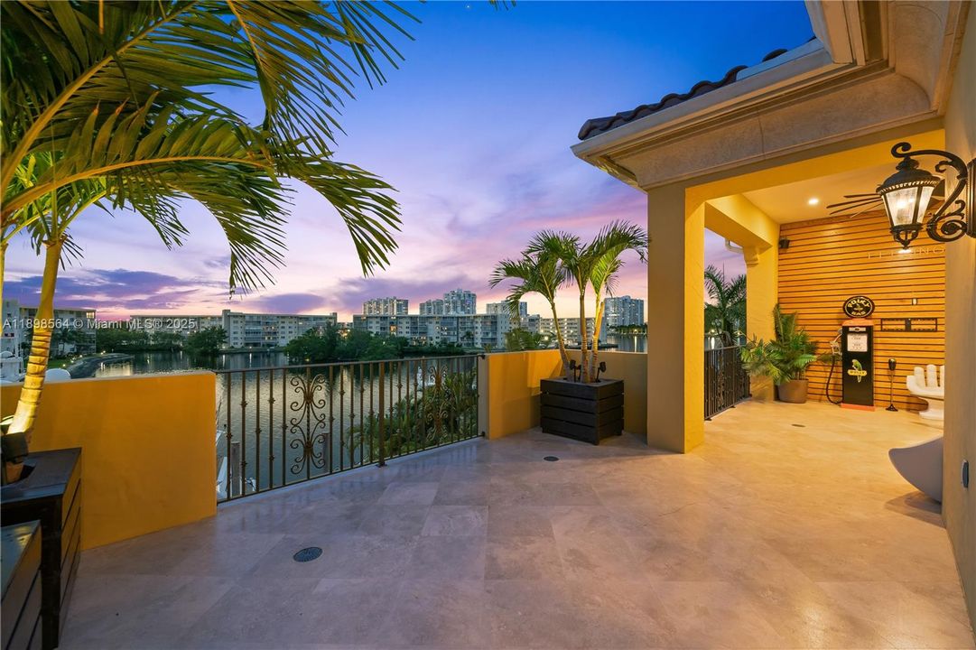 En Venta: $7,450,000 (5 camas, 6 baños, 7202 Pies cuadrados)