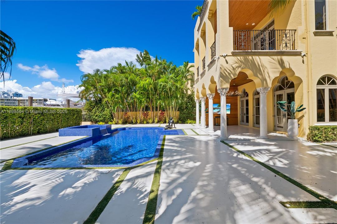 En Venta: $7,450,000 (5 camas, 6 baños, 7202 Pies cuadrados)