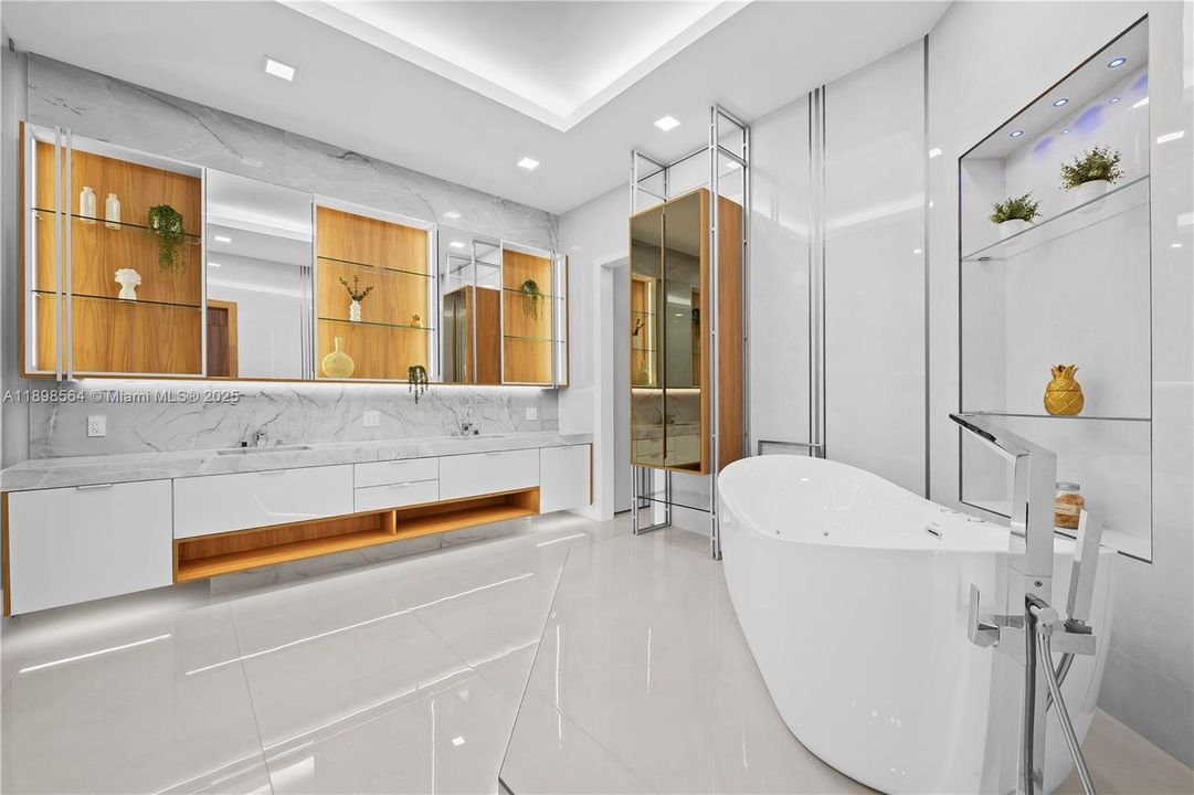 En Venta: $7,450,000 (5 camas, 6 baños, 7202 Pies cuadrados)