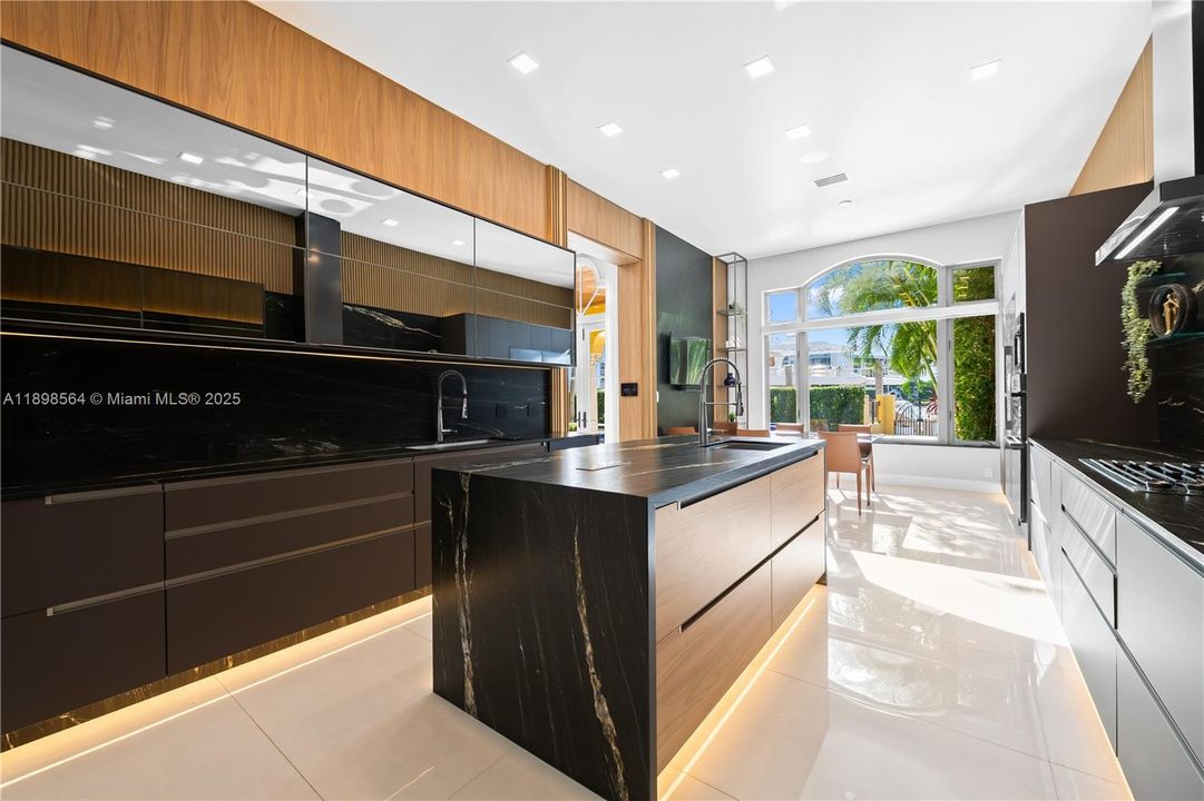 En Venta: $7,450,000 (5 camas, 6 baños, 7202 Pies cuadrados)