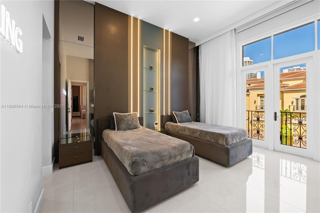 En Venta: $7,450,000 (5 camas, 6 baños, 7202 Pies cuadrados)