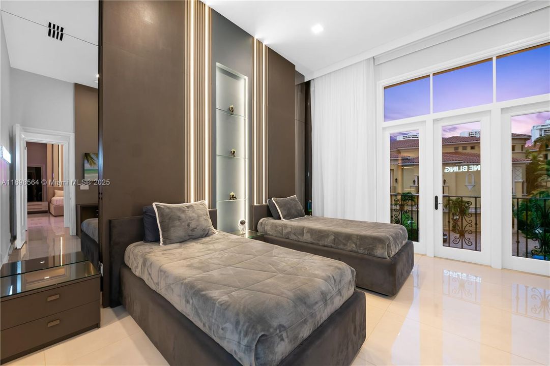 En Venta: $7,450,000 (5 camas, 6 baños, 7202 Pies cuadrados)