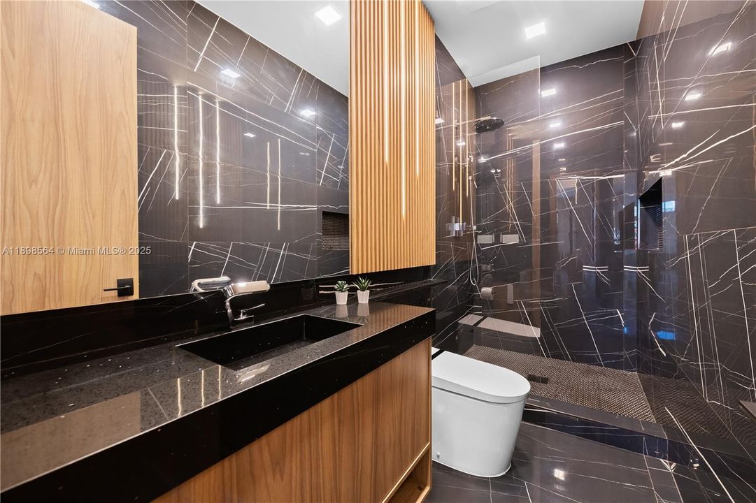 En Venta: $7,450,000 (5 camas, 6 baños, 7202 Pies cuadrados)