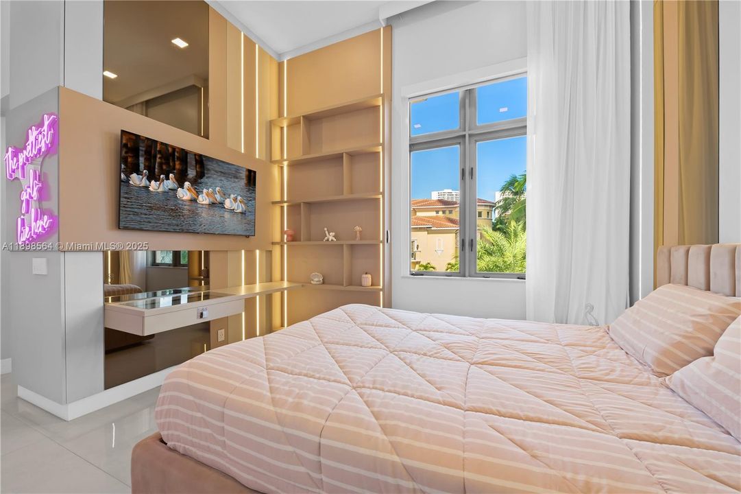 En Venta: $7,450,000 (5 camas, 6 baños, 7202 Pies cuadrados)