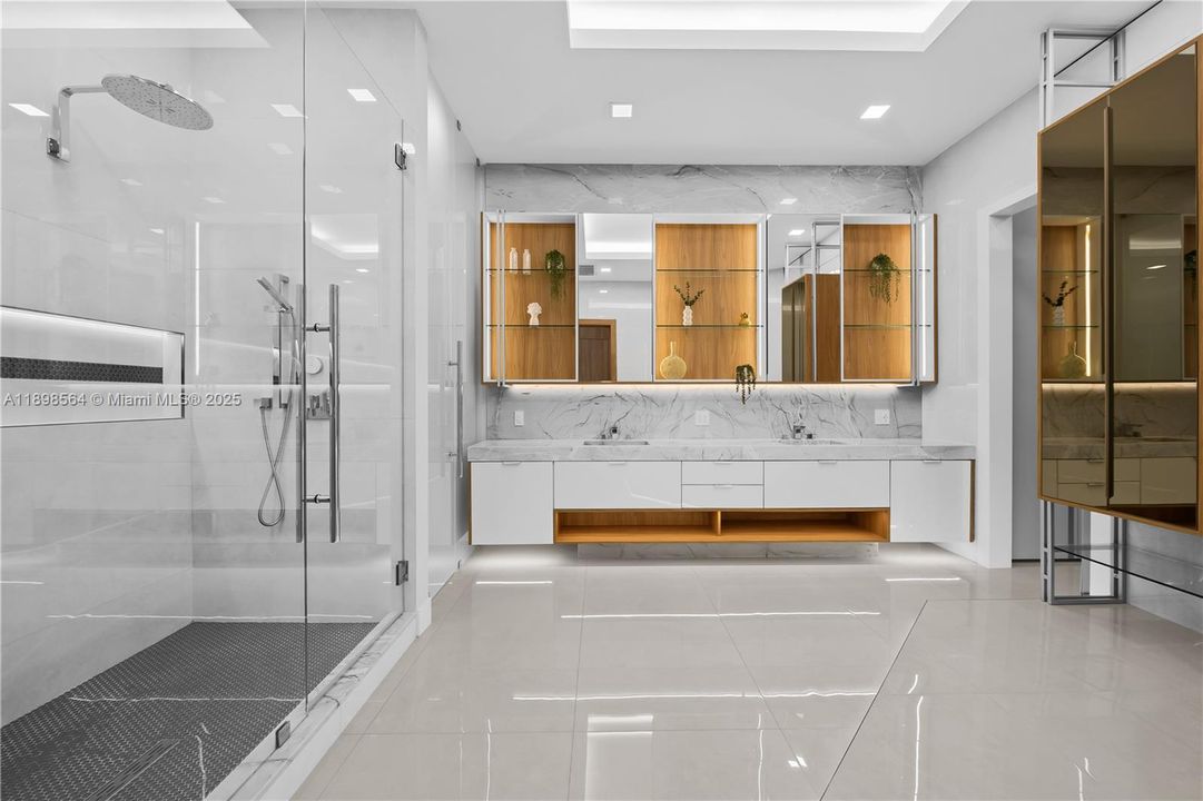 En Venta: $7,450,000 (5 camas, 6 baños, 7202 Pies cuadrados)