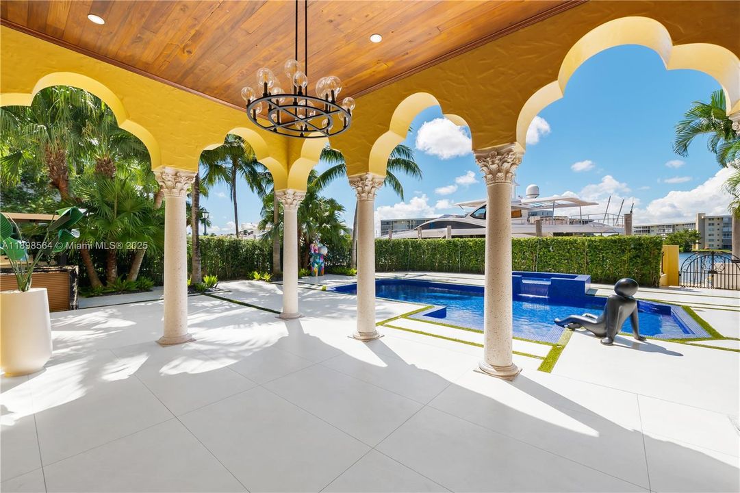 En Venta: $7,450,000 (5 camas, 6 baños, 7202 Pies cuadrados)