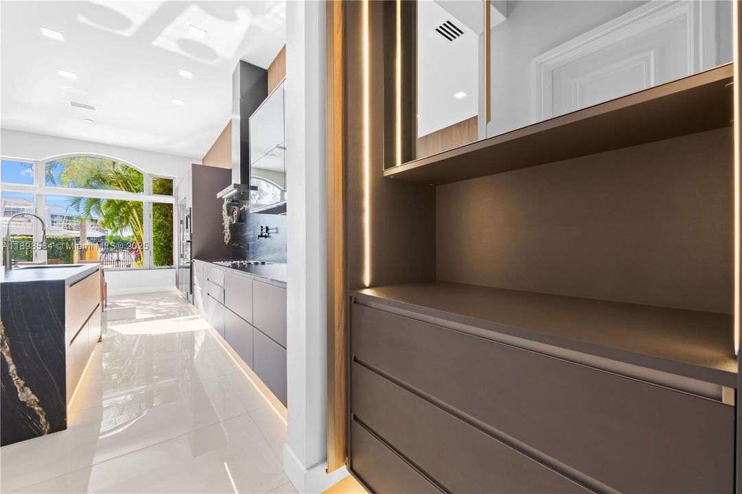 En Venta: $7,450,000 (5 camas, 6 baños, 7202 Pies cuadrados)