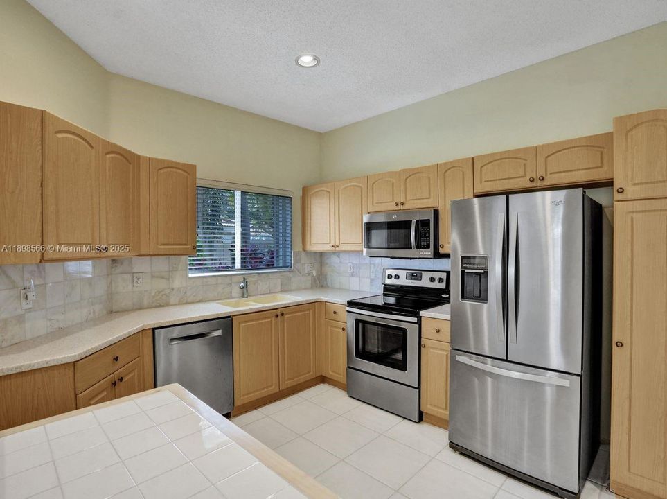 For Sale: $475,000 (3 beds, 2 baths, 1292 Square Feet)