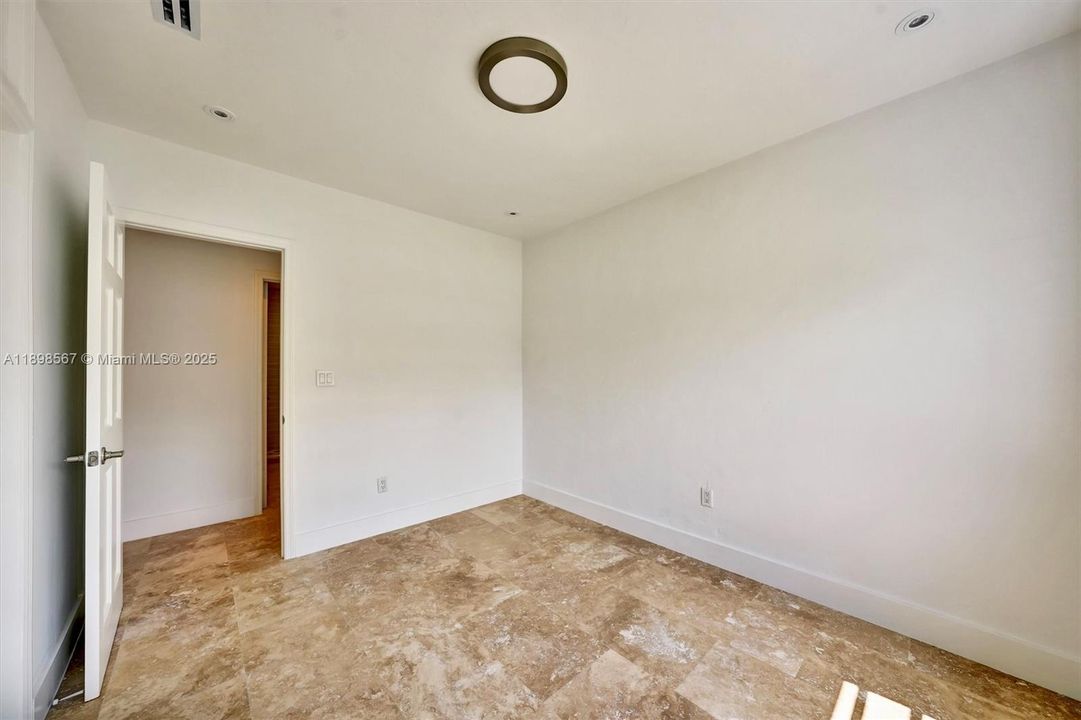 For Rent: $16,000 (4 beds, 3 baths, 2177 Square Feet)