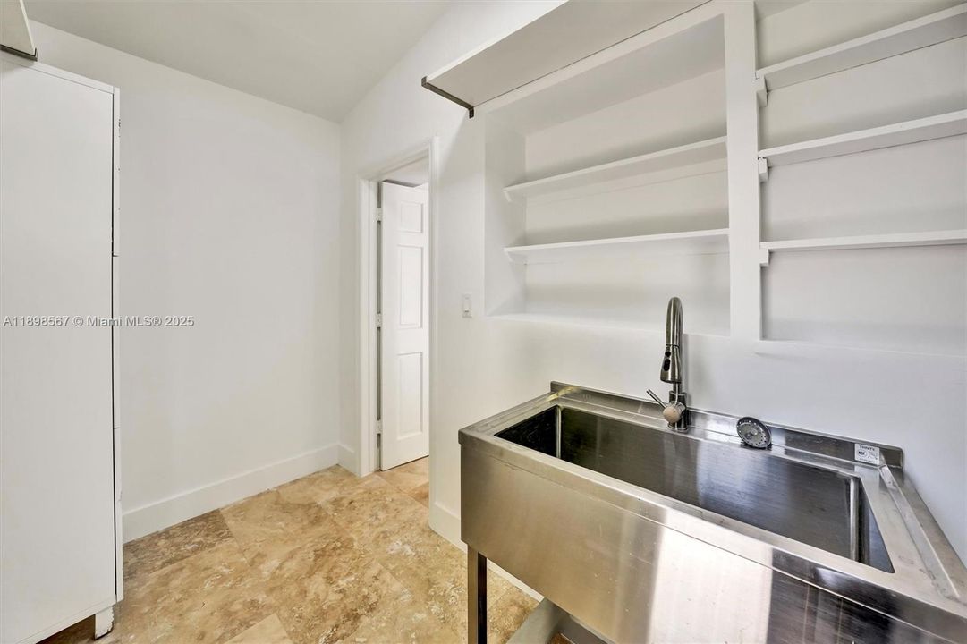 For Rent: $16,000 (4 beds, 3 baths, 2177 Square Feet)