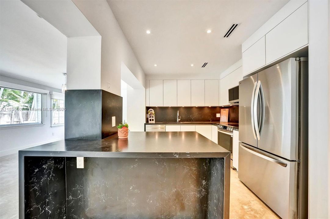 For Rent: $16,000 (4 beds, 3 baths, 2177 Square Feet)