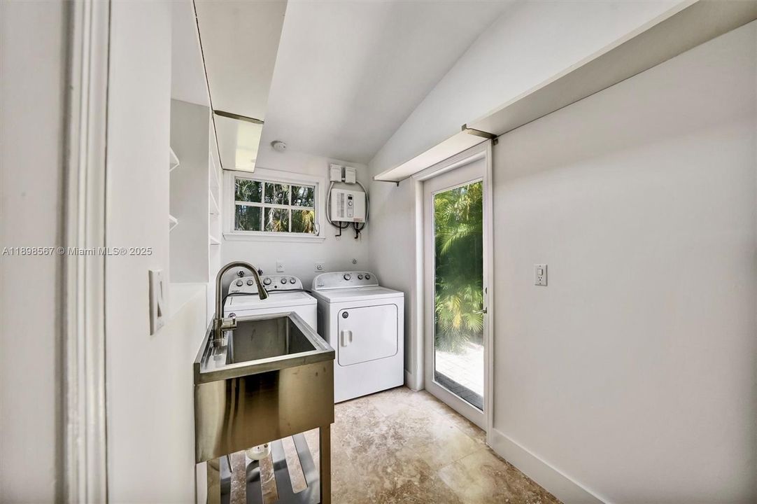 For Rent: $16,000 (4 beds, 3 baths, 2177 Square Feet)