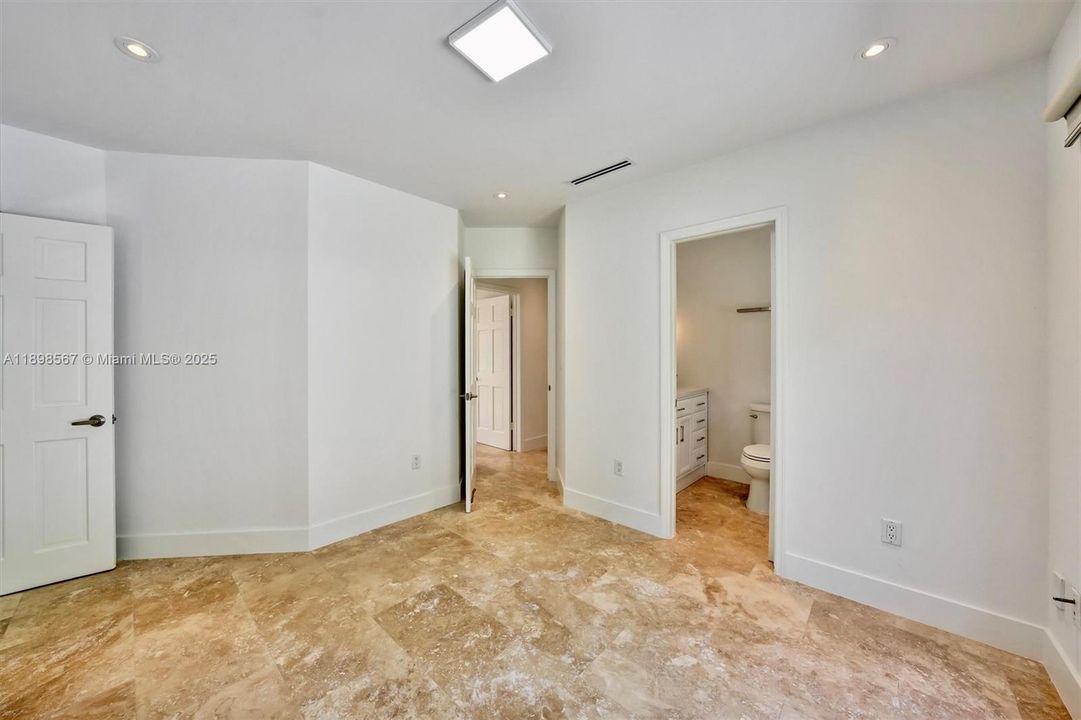 For Rent: $16,000 (4 beds, 3 baths, 2177 Square Feet)