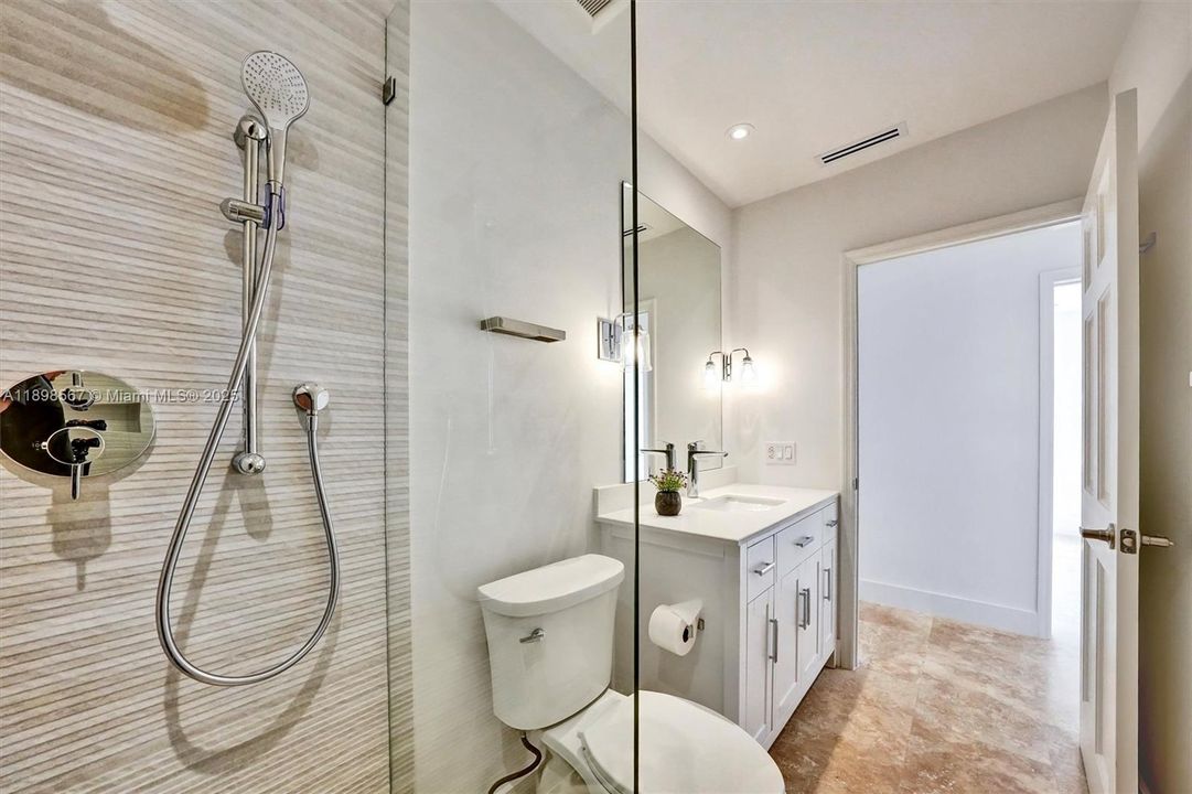 For Rent: $16,000 (4 beds, 3 baths, 2177 Square Feet)