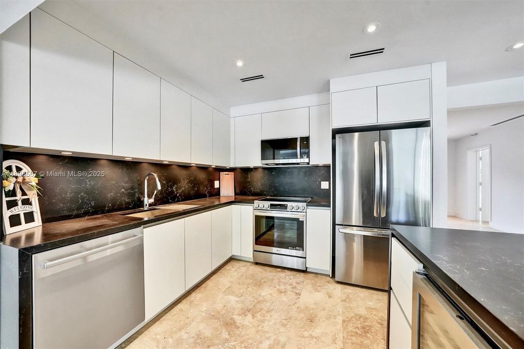 For Rent: $16,000 (4 beds, 3 baths, 2177 Square Feet)