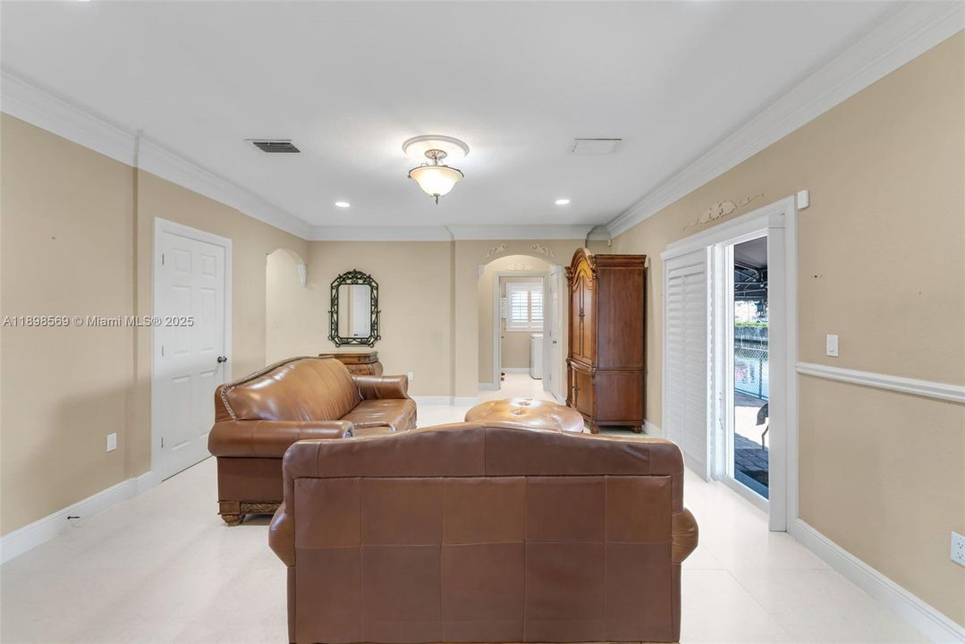 For Sale: $689,000 (4 beds, 2 baths, 1840 Square Feet)