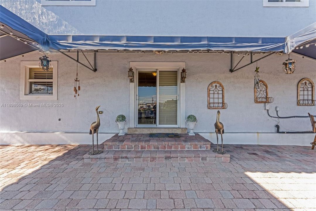 For Sale: $689,000 (4 beds, 2 baths, 1840 Square Feet)