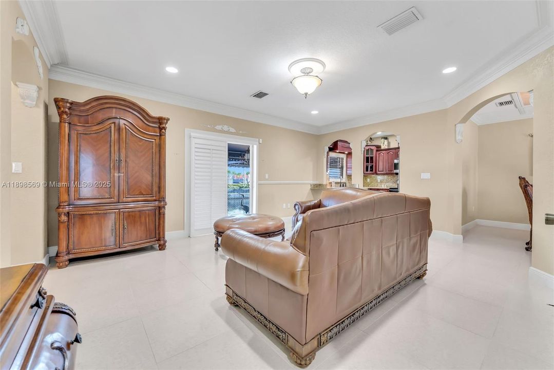 For Sale: $689,000 (4 beds, 2 baths, 1840 Square Feet)