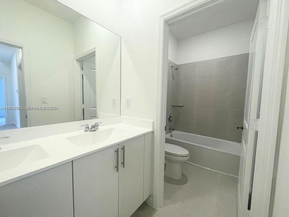 En Renta: $4,300 (4 camas, 3 baños, 2439 Pies cuadrados)